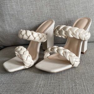 Size; 6 (fits like a 5.5)